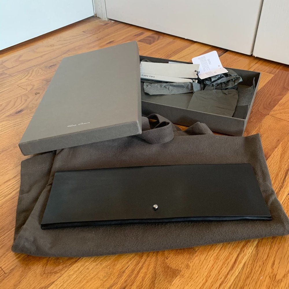 SOLD • RICK OWENS PLINTH F/W13 •  Leather Clutch - Picture 2 of 10